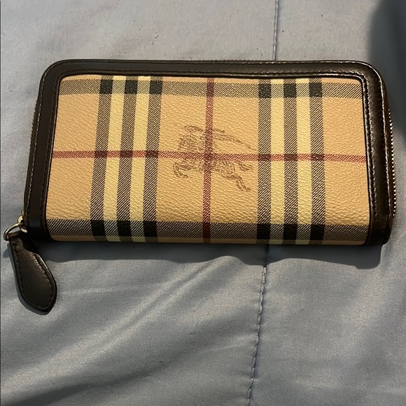 Burberry wallet in good condition,
4 1/2” by 7 1/2” pre loved plenty life left - Picture 1 of 11